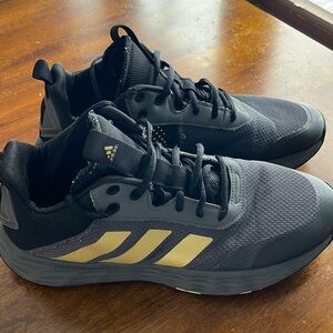 Adidas men’s shoes size 10